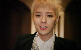 明星打电话图片,揭秘明星电话背后的故事