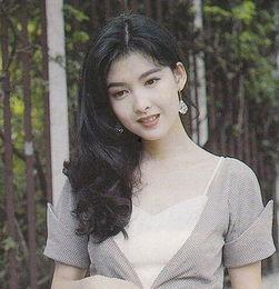 自然卷女明星,盘点那些卷发女明星的时尚风采